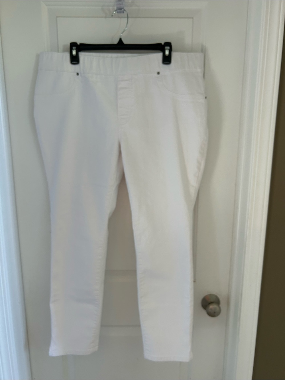 The Pioneer Woman White Straight Leg Jean capri (NWOT)
